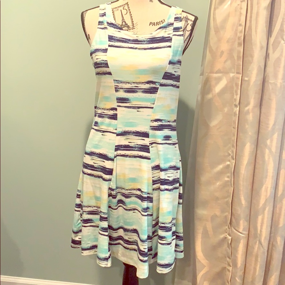 Mudd cotton summer dress. Peephole back. Jr large